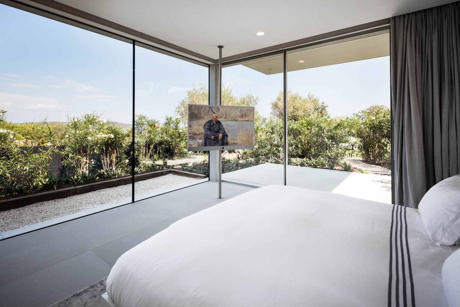 Glamour And Privacy In A Luxury Villa In St Tropez