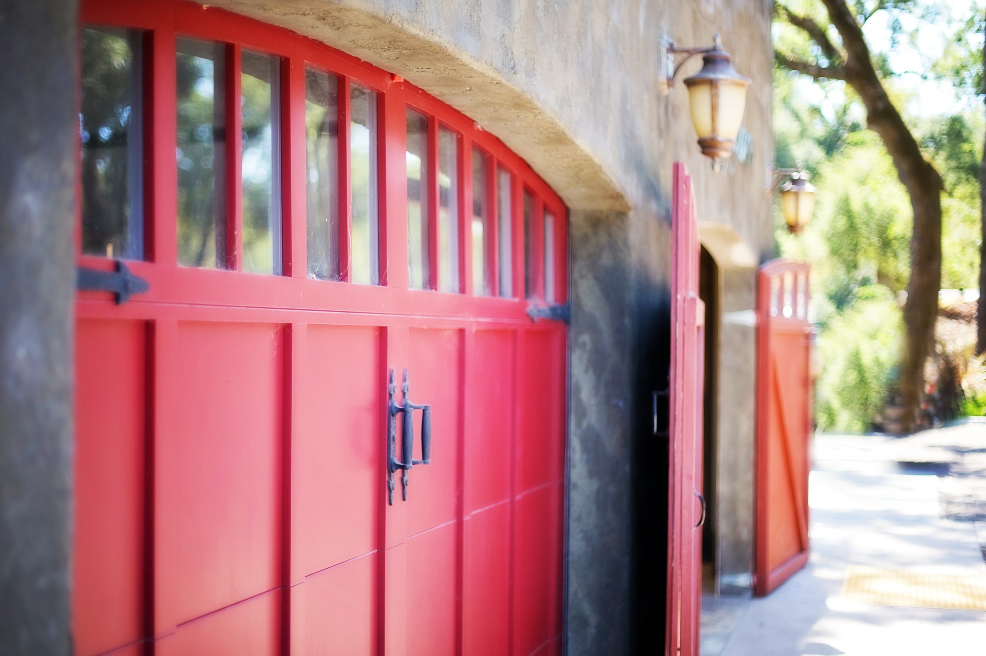 How to Choose the Best Garage Doors for Your Home